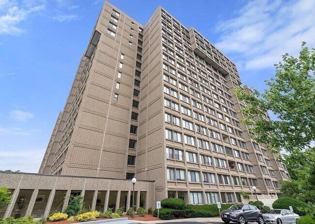 Foto del edificio - 250 Hammond Pond Pkwy