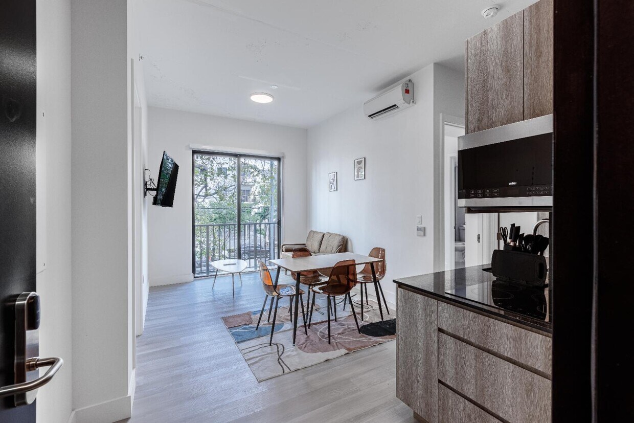 Foto principal - 1110 NW 7th St