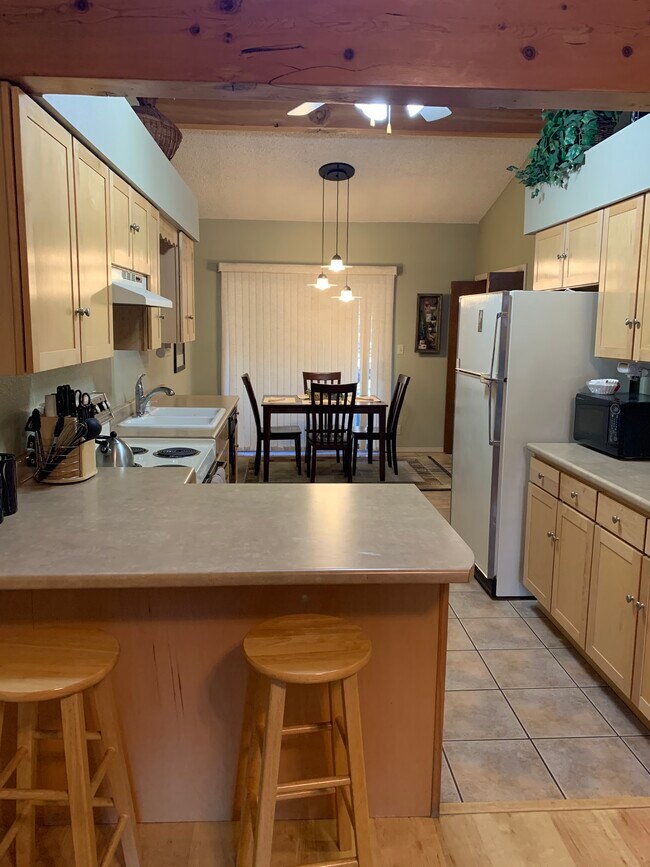 Kitchen with plenty of storage - 2934 Holly Ave
