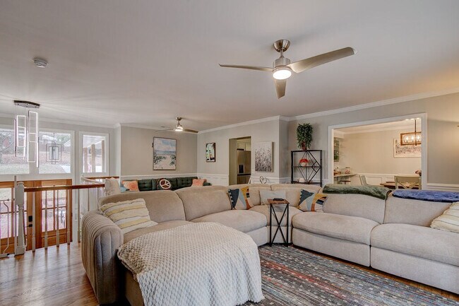 Foto del edificio - 3148 Travis Ct