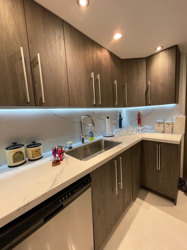 Foto del edificio - 905 Brickell Bay Dr