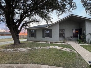 Building Photo - 257 Brettwood Dr