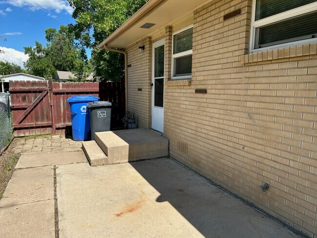 Foto del edificio - 3006 Butternut Dr