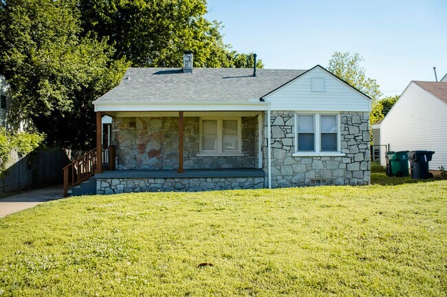 Building Photo - 2420 NE 25th St