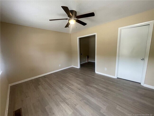 Foto del edificio - 4956 Fieldcrest Dr