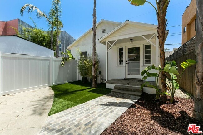 Foto del edificio - 1034 Bay St