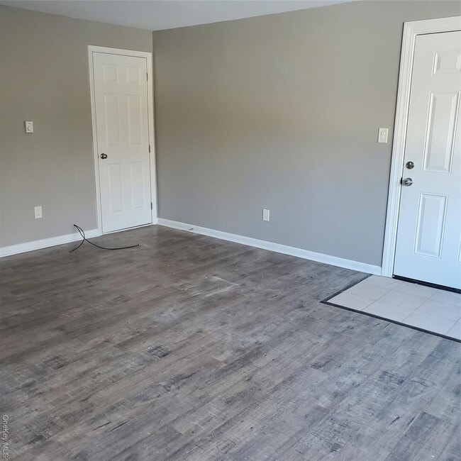 Building Photo - 191 Plains Rd