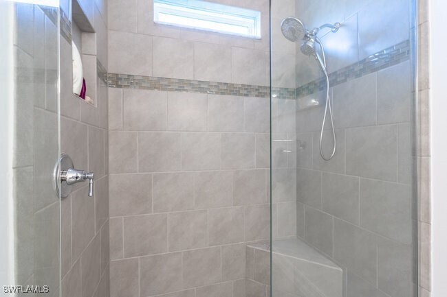 Foto del edificio - 14570 Tropical Dr