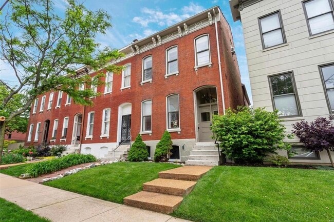 Street View - Lafayette Square - 1119 Dolman St