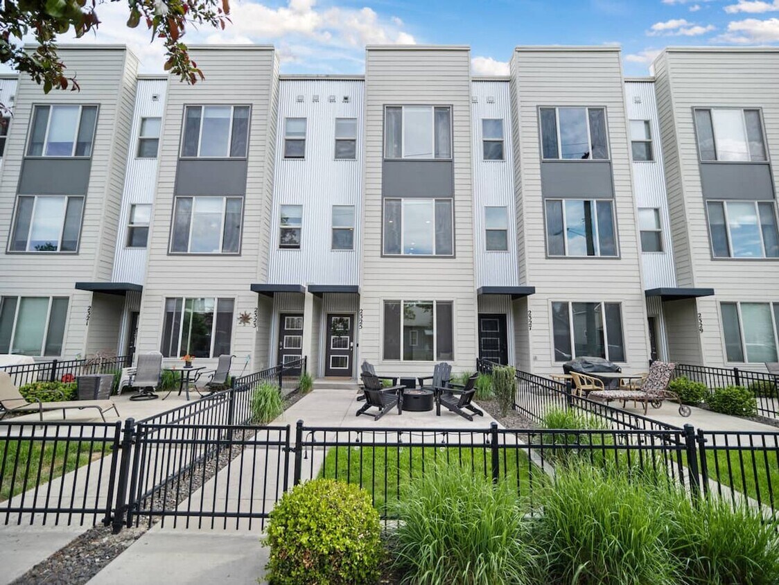 Foto principal - Beautiful Townhouse In Spokanes Kendall ya...