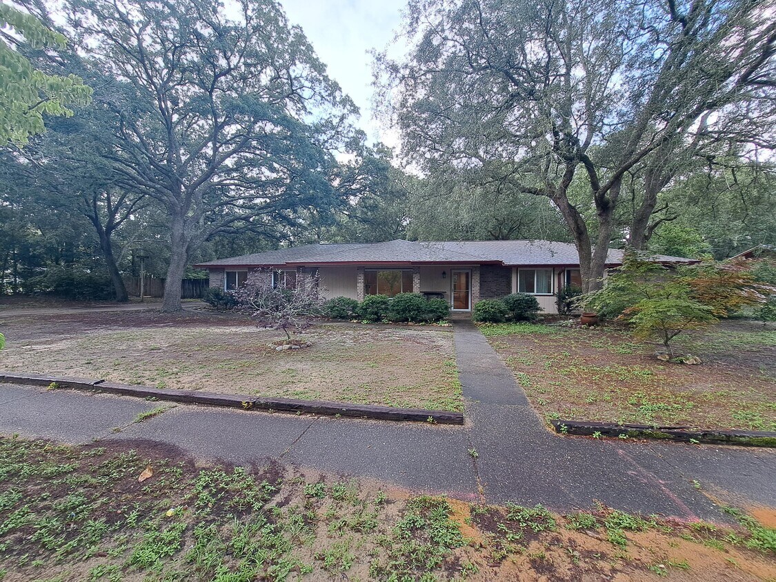 Foto principal - 101 Duke Dr