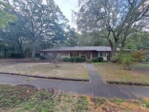 Building Photo - 101 Duke Dr