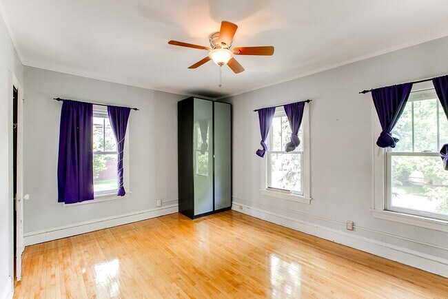 Building Photo - 8 Bedroom Home Across from Macalester!