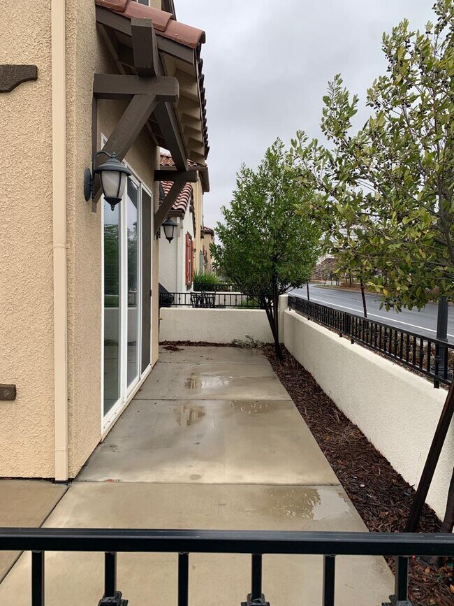 Foto del edificio - 2173 Pleasant Grove Blvd