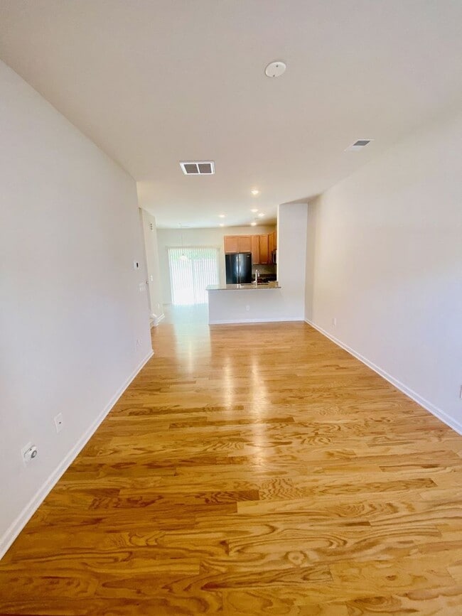 Building Photo - Stylish 3 Bed Townhouse with Granite Countertops and Hardwood Floors in Charlotte!