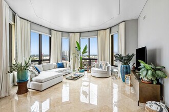 Building Photo - 701 S Olive Ave