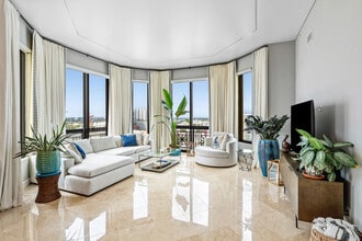 Building Photo - 701 S Olive Ave