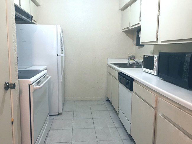Kitchen - 6201 Ranchester Dr