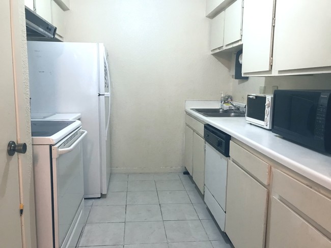 Kitchen - 6201 Ranchester Dr