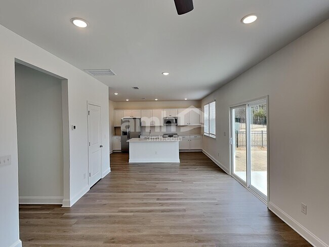 Building Photo - 5002 Twin River Dr