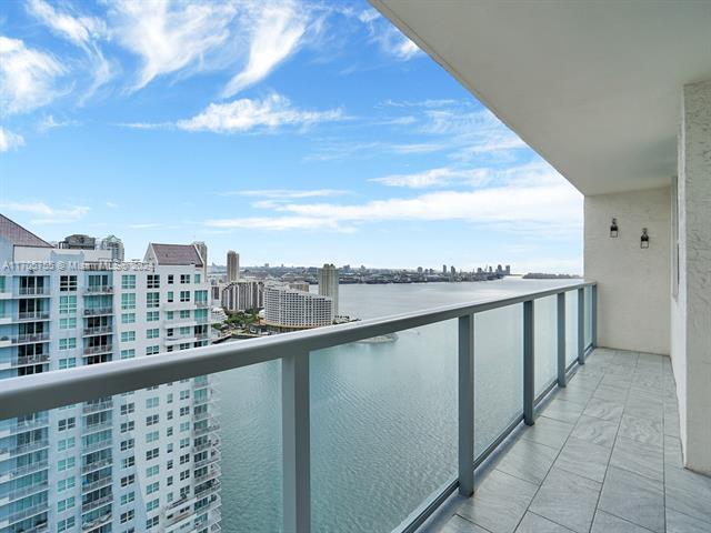 Foto principal - 1155 Brickell Bay Dr