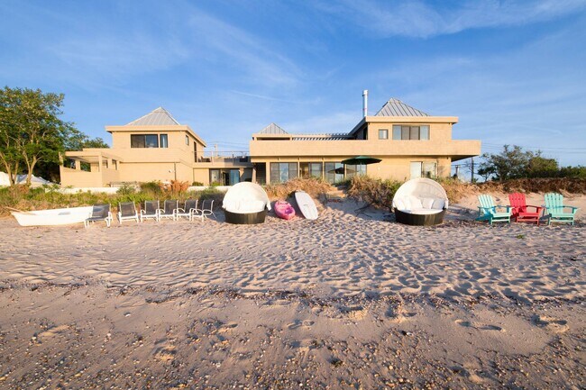 Foto del edificio - 383 Cranberry Hole Rd
