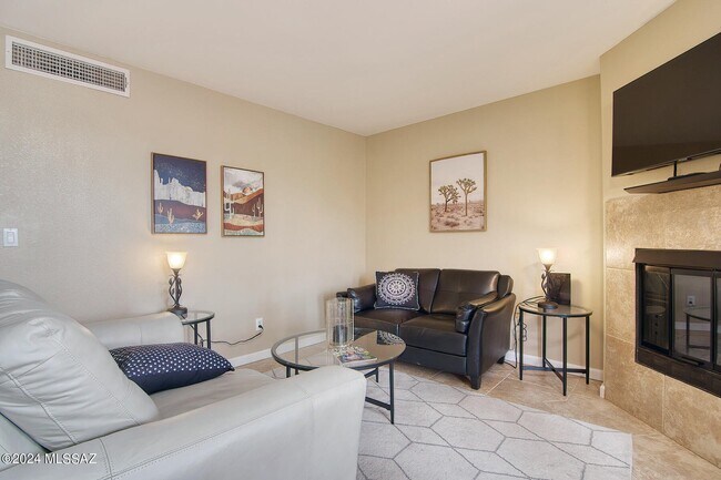 Foto del edificio - 6651 N Campbell Ave