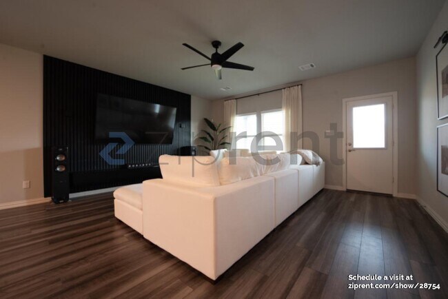 Building Photo - Unit