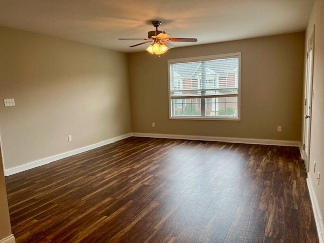 Building Photo - 272 Audley Ave. B12