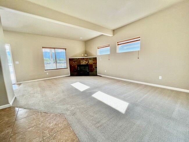 Foto del edificio - 3 br, 2.5 bath House - 1007 E 3rd street