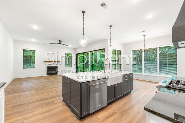 Foto del edificio - New 4/3 Home in East Point - 1st month fre...