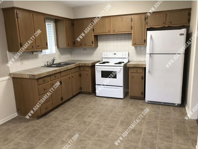 Foto del edificio - Beautiful Spacious Duplex in Paola-Available in MAY!!!