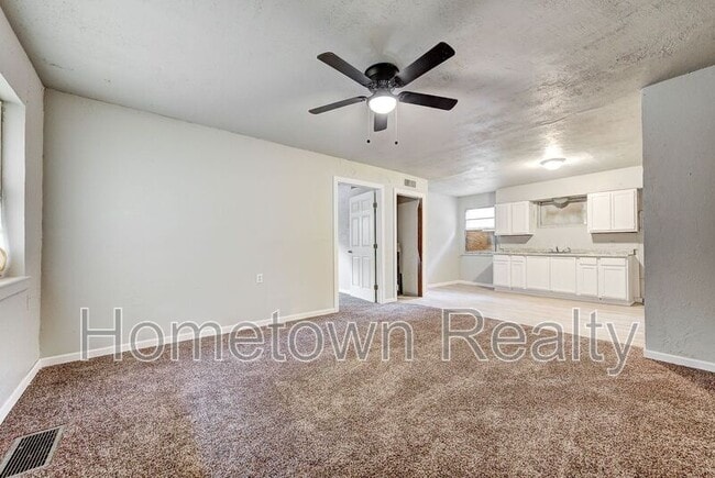 Building Photo - 1135 N Billen Ave