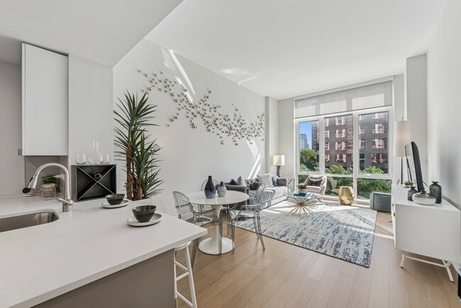 Building Photo - Continuum