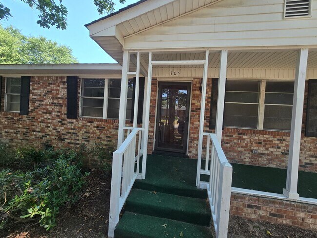 Building Photo - Southeast Columbia