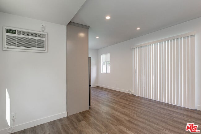 Building Photo - 4136 Grand View Blvd