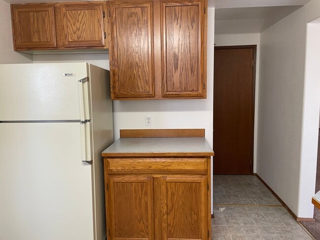 Building Photo - Duplex for Rent, Lake Views & Garage