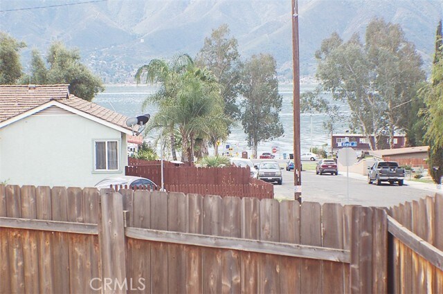 Building Photo - 1311 W Heald Ave