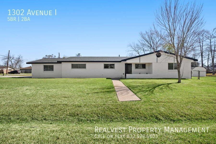 Photo - 1302 Avenue I-