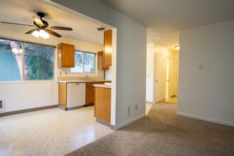 Building Photo - 3705 SE 35th Pl