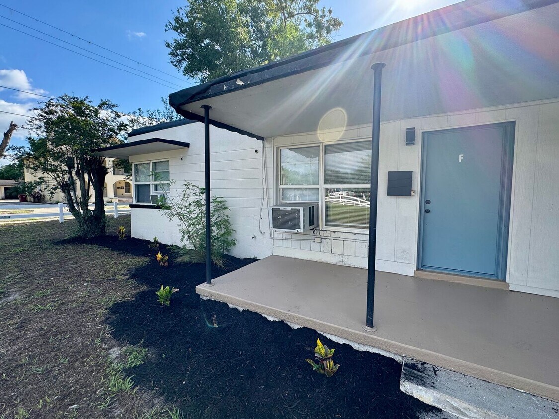 Foto principal - 2 BED 1 BATH READY TO RENT IN PLANT CITY!
