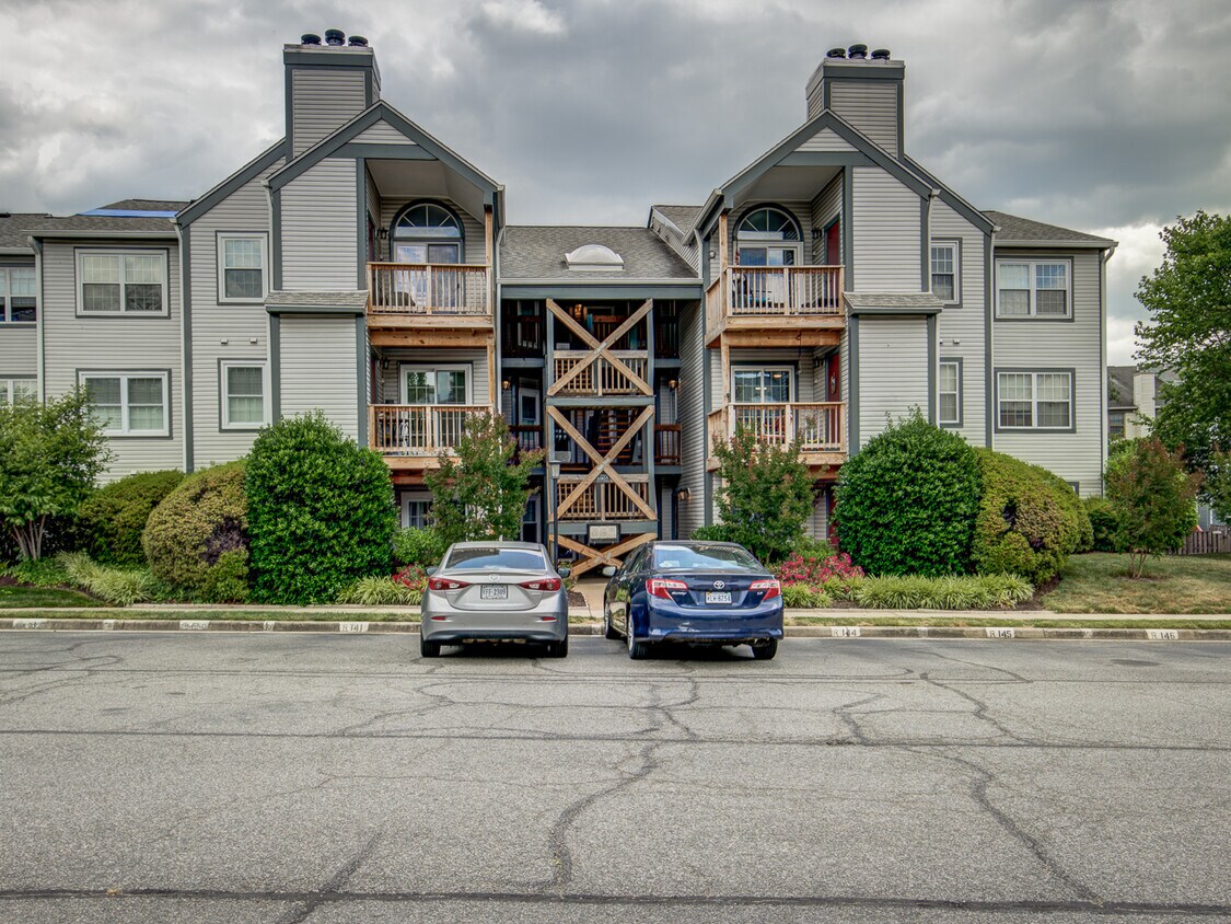 Primary Photo - 6905 Victoria Dr
