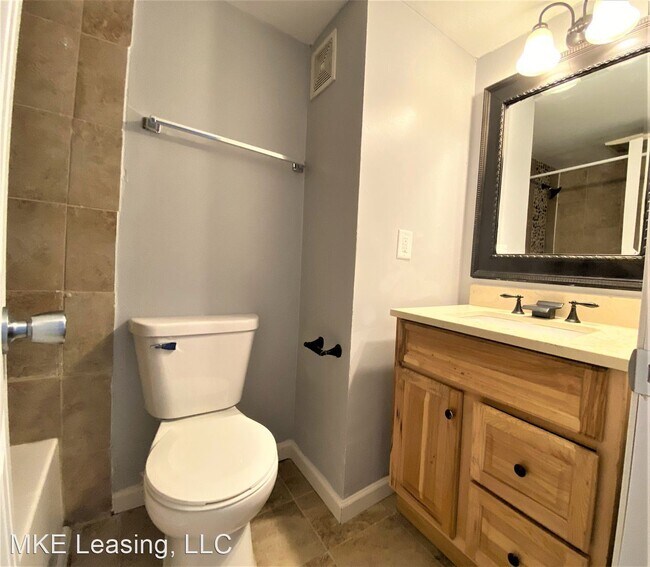 Building Photo - 3 br, 1.5 bath House - 9011 N Swan Road Un...