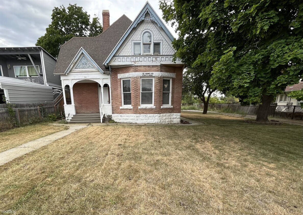 Primary Photo - 3 br, 2 bath House - 341 West Main Street