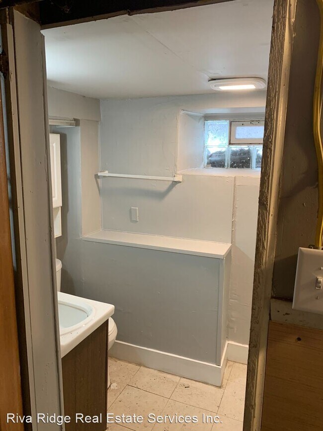 Building Photo - 1 br, 1 bath House - 5105 1/2 Lytle St.