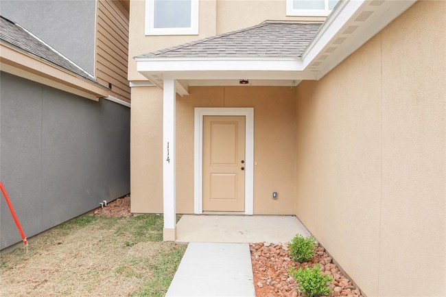 Building Photo - 114 Artesian Way