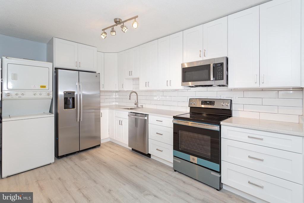 Foto principal - 8340 Greensboro Dr