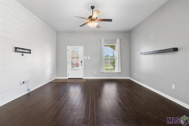 Building Photo - 3 bedroom 2 bath open floorplan in Prairie...
