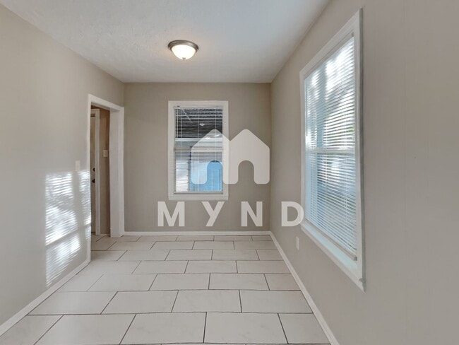 Building Photo - 535 E 61st St