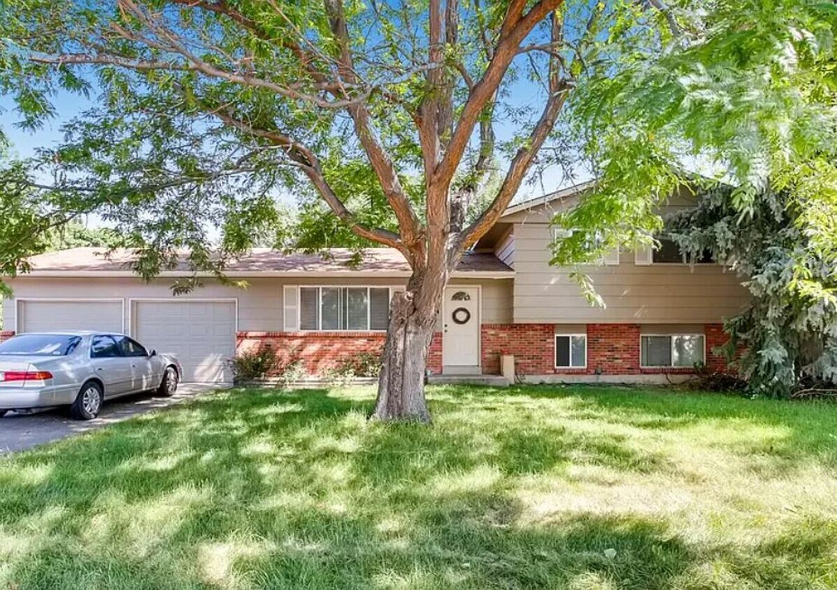 Foto principal - Charming 4BD/3BA Single-Family Home